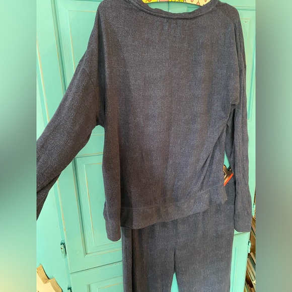 Super soft pajama set with fuzzy white cloud. NWOT sparkly fabric PJs XL - Picture 9 of 16